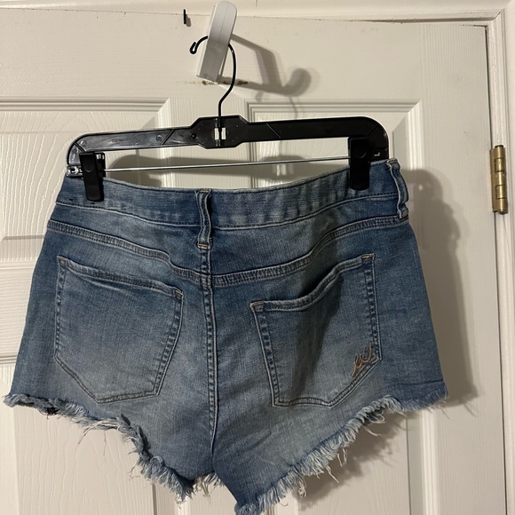 Express denim cutoff short size 10. - Picture 2 of 3